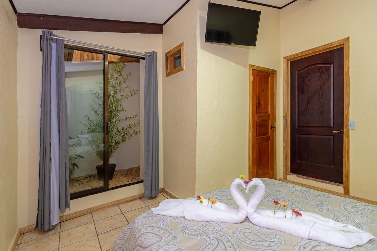 Monte Fresco Hostel Boutique Puntarenas Bagian luar foto